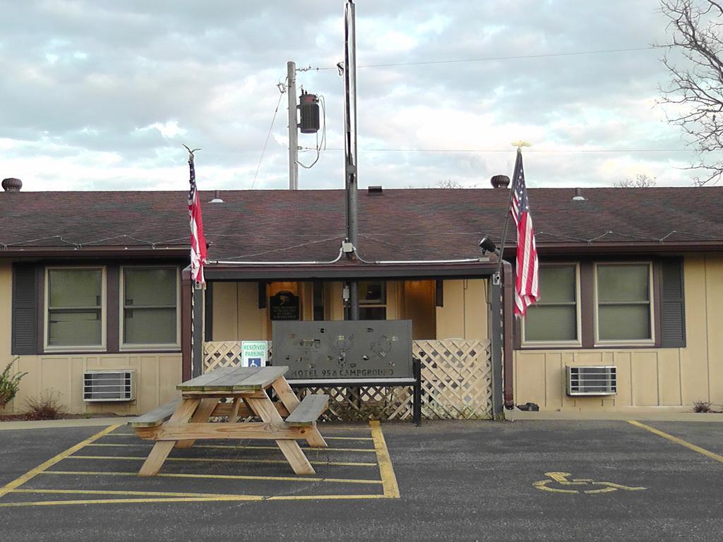 Motel 95&Campground Hixton Exterior foto